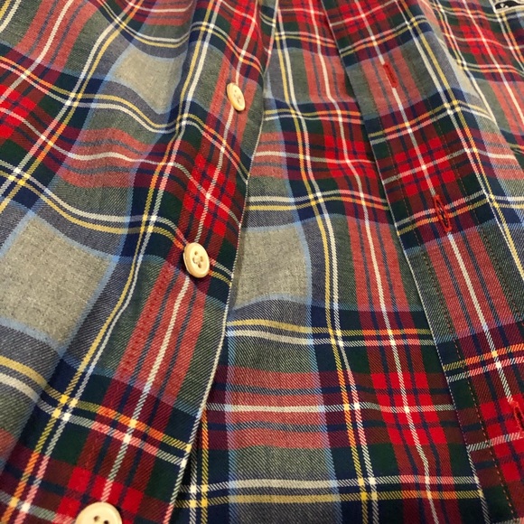 Vineyard vines button up medium trim - Picture 2 of 4